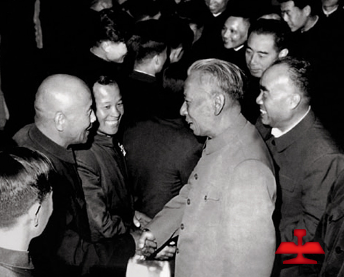 1959年毛泽东同志亲切接见全国著名劳动模范、足球胜负预测
老英雄孟泰